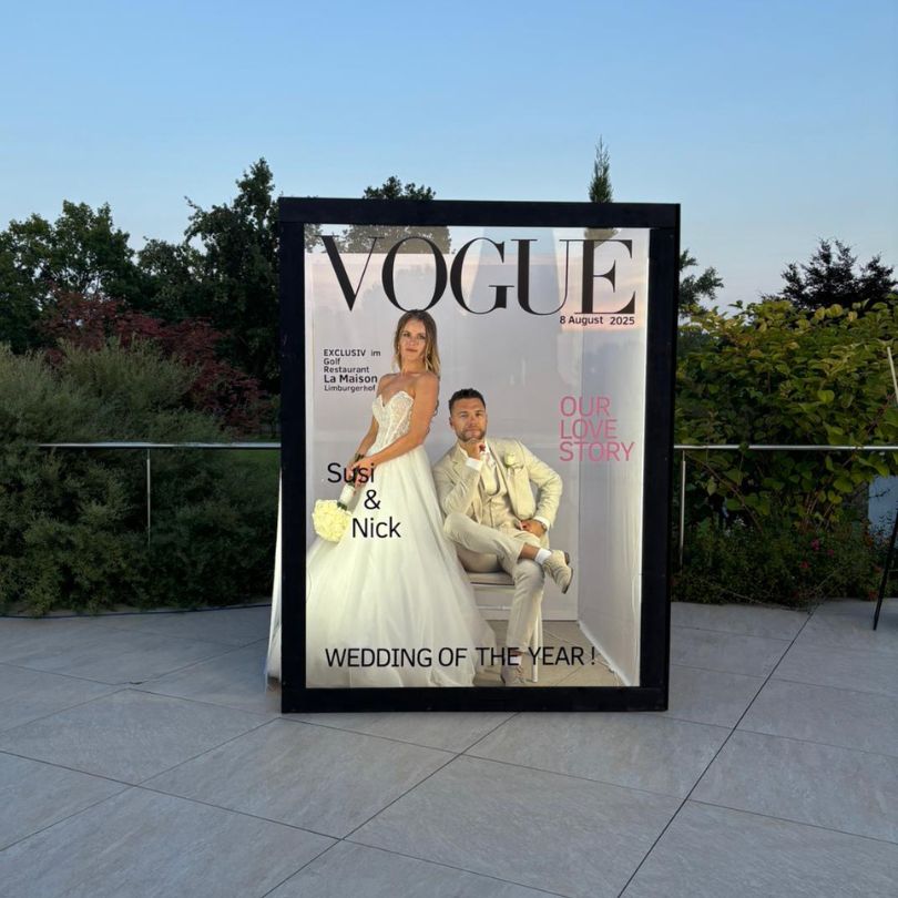 Brautpaar fotografiert sich in exklusiver Vogue